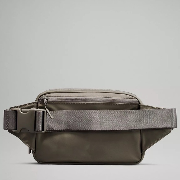 NWT [Lululemon] Large Everywhere Belt Bag in Grey Sage - Picture 2 of 4
